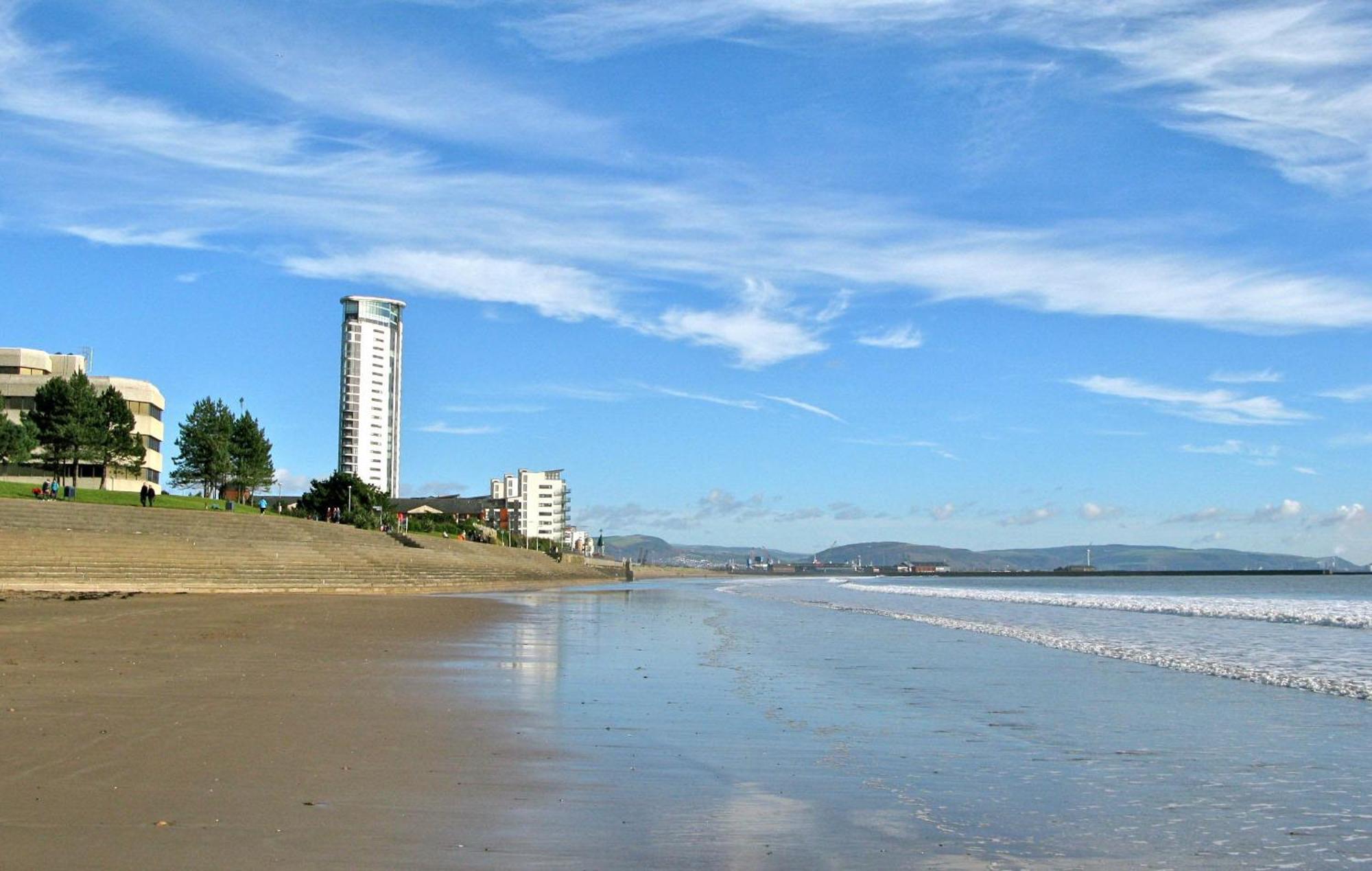 Lovely 2-Bedrooms Apartment Step To The Beach Суонси Экстерьер фото